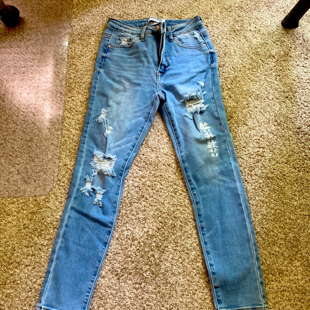 Distressed skinny jeans